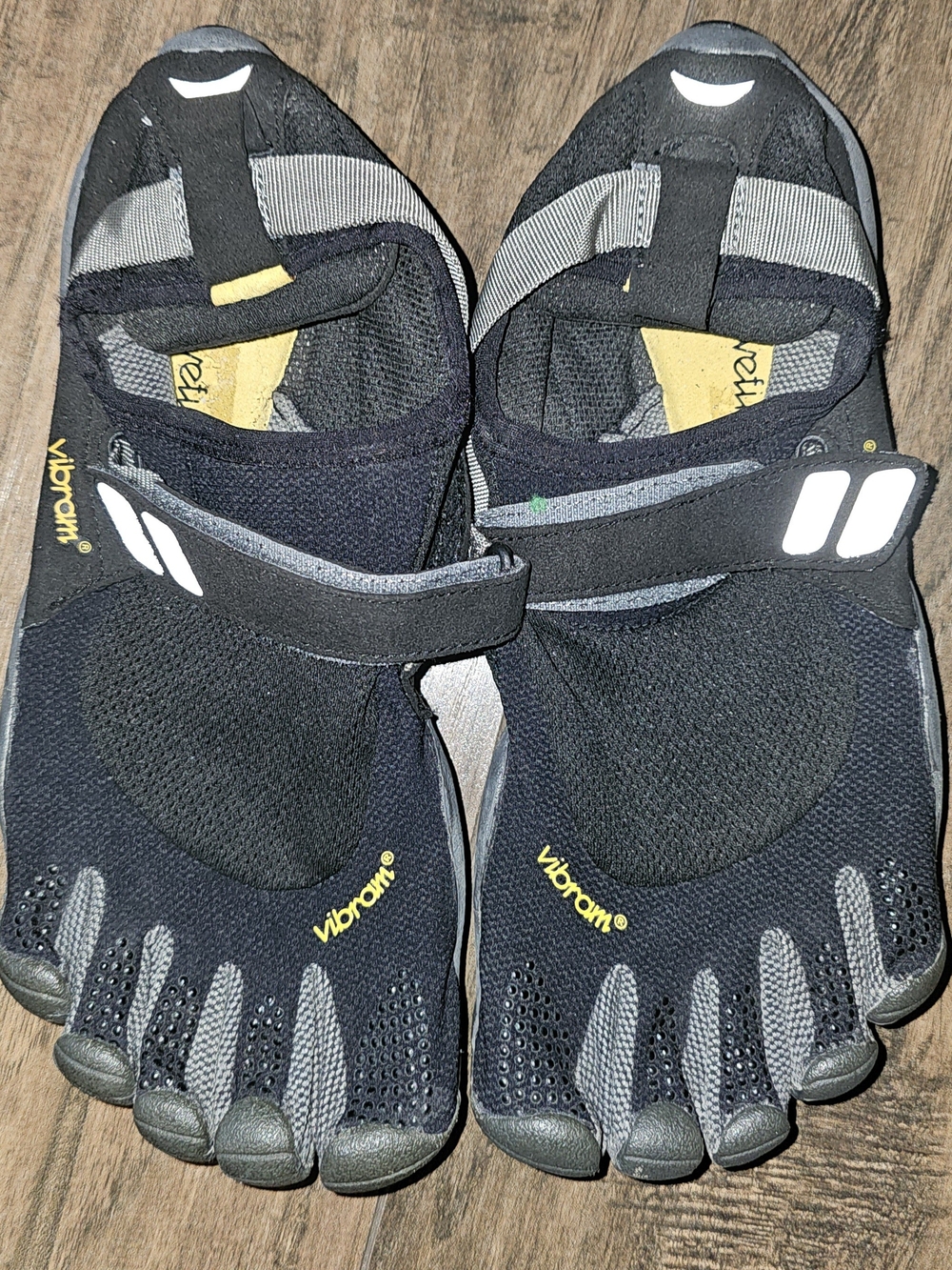 Vibram FiveFingers Men’s Black Toe Shoes